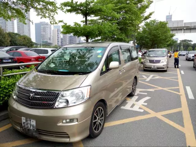 粤港两地车牌“黑车”