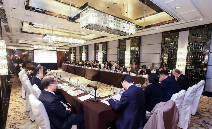 商务人士在粤港两地间商务活动的场景