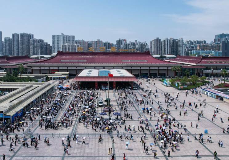 7月以来拱北口岸日均进出境旅客超31万人次 7月以来拱北口岸日均进出境旅客超31万人次